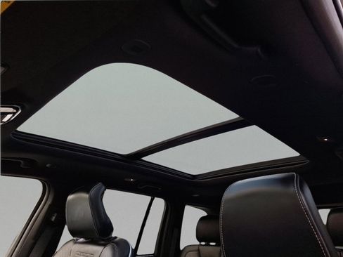 Used 2023 Jeep Grand Cherokee Overland w/ Luxury Tech Group IV image 14