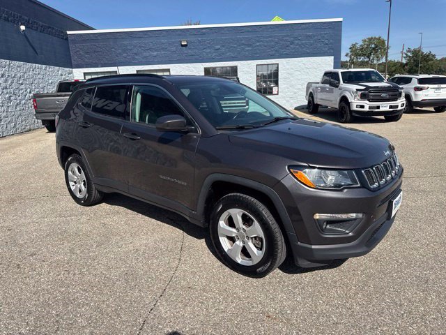 Used 2020 Jeep Compass Latitude w/ Cold Weather Group AWD/4WD image 7