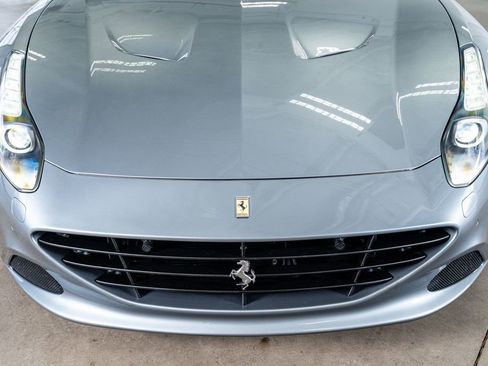 Used 2017 Ferrari California T image 15