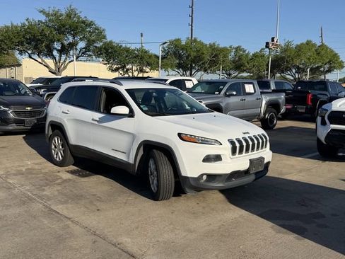 Used 2015 Jeep Cherokee Latitude w/ Cold Weather Group image 3