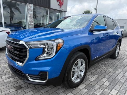 Used 2024 GMC Terrain SLE FWD image 3