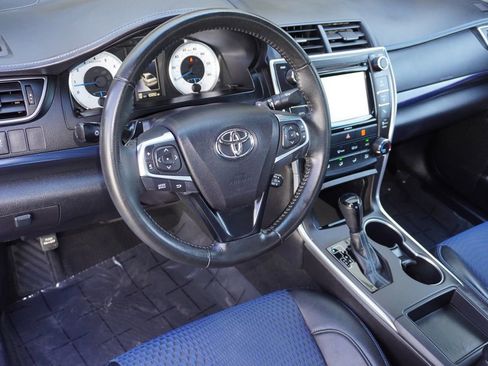 Used 2016 Toyota Camry SE image 10
