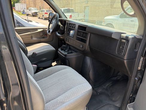 Used 2014 GMC Savana 2500 RWD image 12