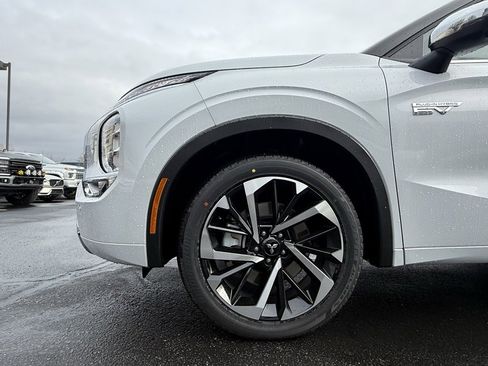 Used 2025 Mitsubishi Outlander SEL image 33