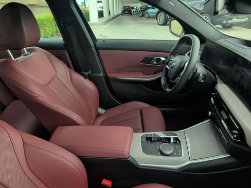 Used 2025 BMW 330i Sedan RWD image 4
