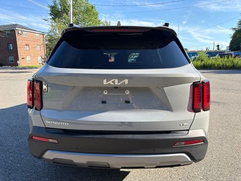 Certified 2023 Kia Sorento S w/ Panoramic Sunroof Package AWD/4WD image 5