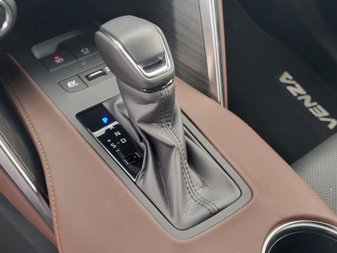 Certified 2024 Toyota Venza Limited image 20