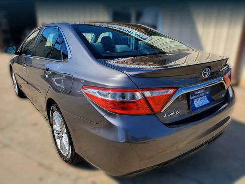 Used 2017 Toyota Camry SE w/ Moonroof Package FWD image 10