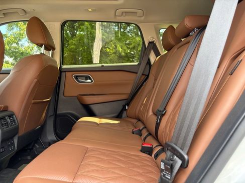 Used 2024 Nissan Rogue Platinum w/ Platinum Premium Package FWD image 15