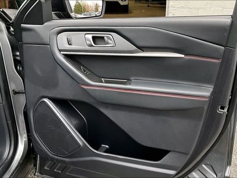 Used 2025 Ford Explorer ST-Line image 19