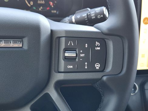New 2026 Land Rover Defender 110 X-Dynamic SE image 29