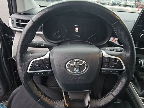 Used 2021 Toyota Sienna XLE image 10