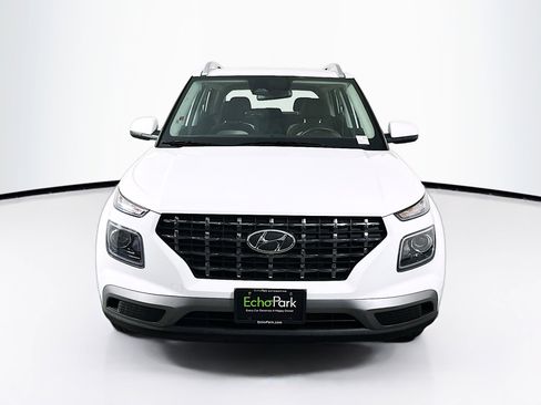 Used 2025 Hyundai Venue SEL FWD image 2