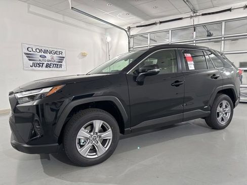 New 2025 Toyota RAV4 XLE image 4