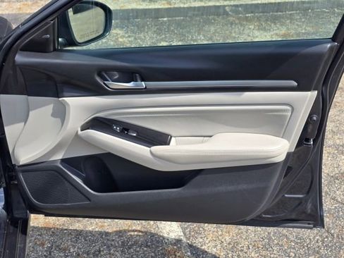 Used 2021 Nissan Altima 2.5 SV FWD image 17