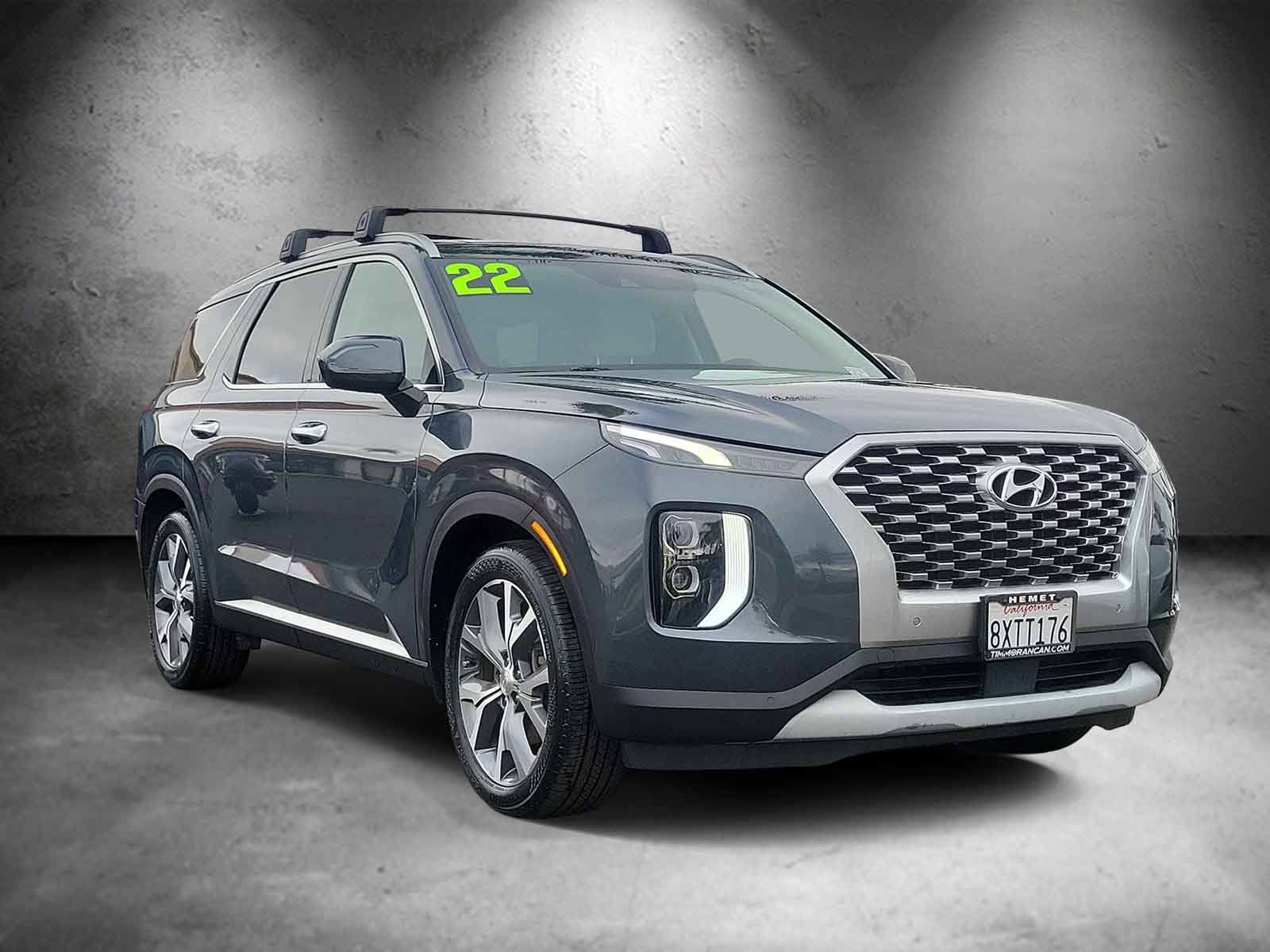 Used 2022 Hyundai Palisade SEL w/ Premium Package FWD image 2
