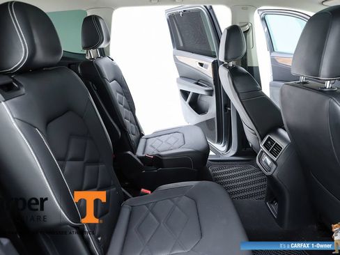 Used 2024 Volkswagen Atlas SE w/ Panoramic Sunroof Package FWD image 38