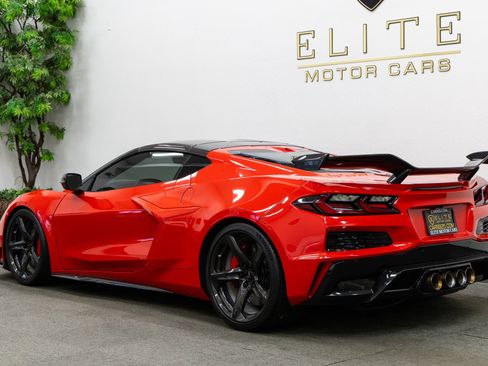 Used 2023 Chevrolet Corvette Z06 w/ Z07 Performance Package image 3