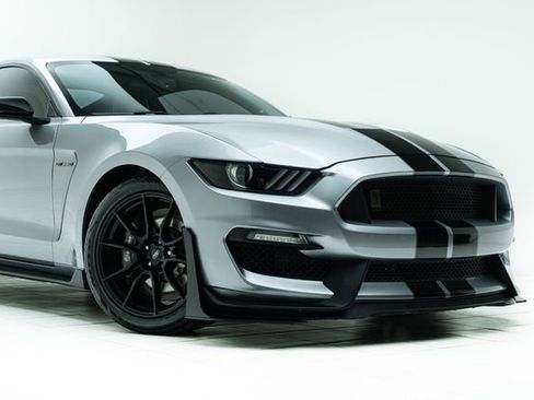Used 2020 Ford Mustang Shelby GT350 w/ Technology Package image 4