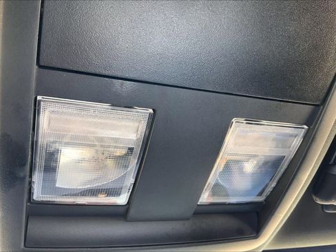 Used 2019 Dodge Challenger SXT image 33