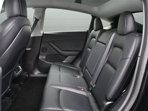 Used 2021 Tesla Model Y Long Range image 10