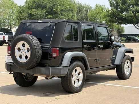 Used 2016 Jeep Wrangler Unlimited Sport w/ Connectivity Group AWD/4WD image 4