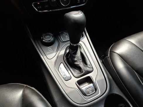 Certified 2019 Jeep Cherokee Latitude Plus w/ Cold Weather Group AWD/4WD image 18