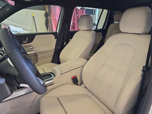 Certified 2025 Mercedes-Benz GLB 250 image 17