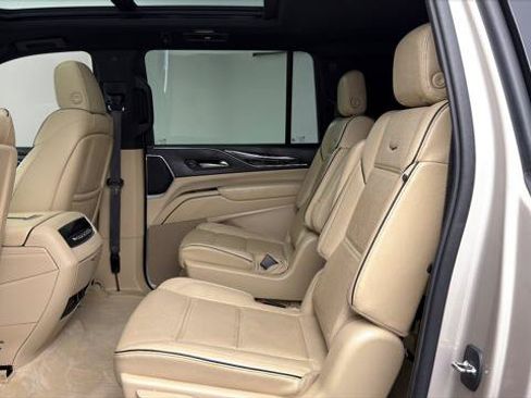 Used 2021 Cadillac Escalade ESV Premium Luxury AWD/4WD image 17