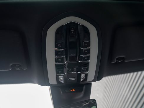 Certified 2026 Porsche Macan AWD/4WD image 10