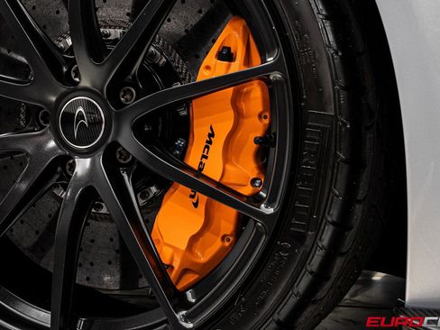 Used 2016 McLaren 675LT Spider image 31