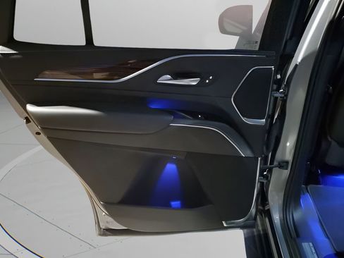 Certified 2023 Cadillac Escalade Premium Luxury image 17