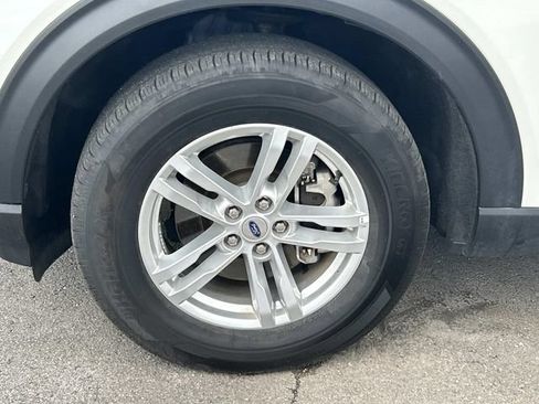 Used 2023 Ford Explorer XLT w/ Equipment Group 202A AWD/4WD image 10