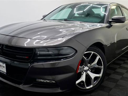 Used 2015 Dodge Charger R/T w/ Plus Group RWD image 37