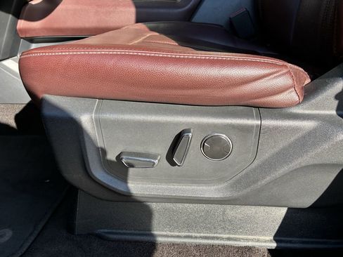 Used 2023 Ford Expedition Limited image 13