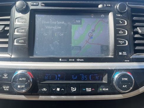 Used 2016 Toyota Highlander XLE image 15