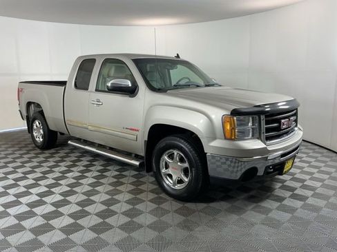 Used 2007 GMC Sierra 1500 SLT w/ Z71 Off-Road Package AWD/4WD image 3