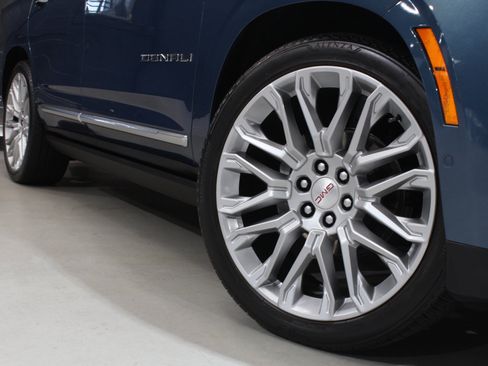 Used 2025 GMC Yukon Denali w/ Denali Reserve Package AWD/4WD image 23
