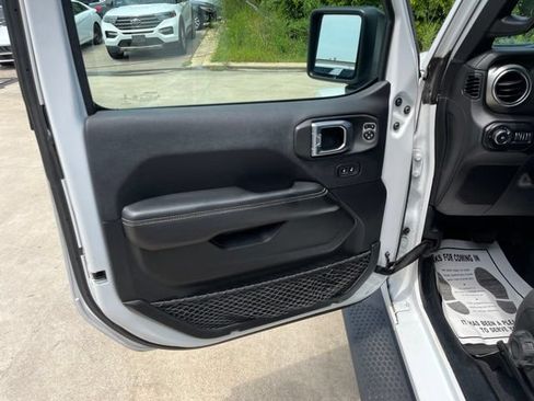 Used 2020 Jeep Wrangler Unlimited Sahara AWD/4WD image 11