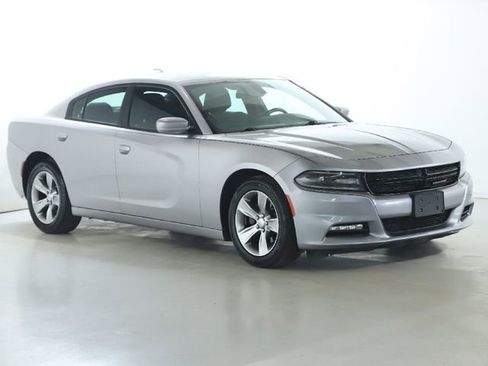 Used 2018 Dodge Charger SXT Plus image 4