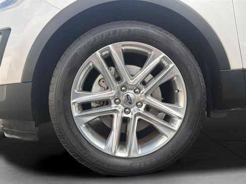 Used 2017 Ford Explorer XLT w/ Equipment Group 202A FWD image 31