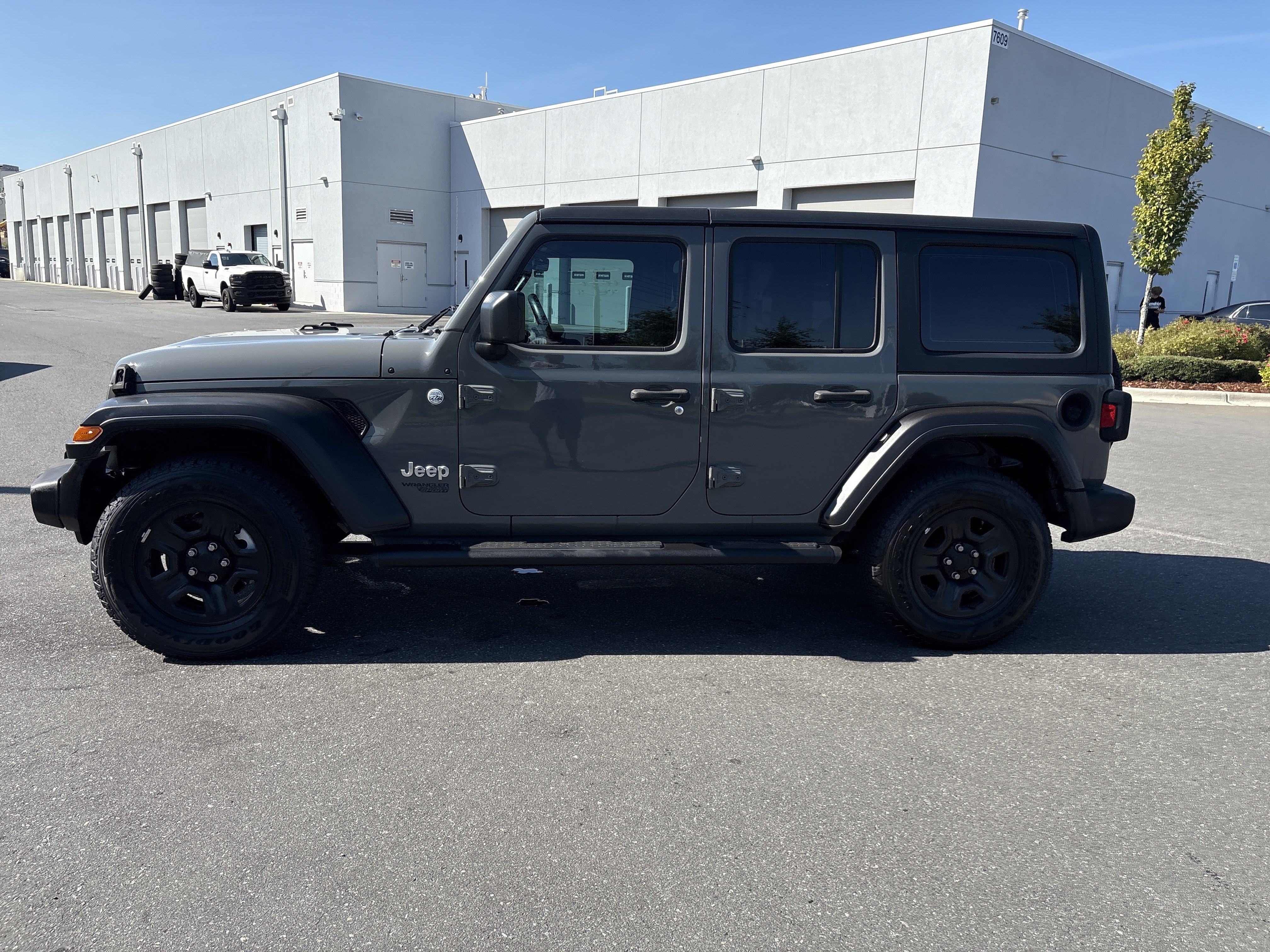 Used 2018 Jeep Wrangler Unlimited Sport AWD/4WD image 6