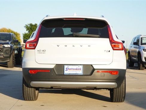 Used 2021 Volvo XC40 T5 Inscription w/ Advanced Package image 7