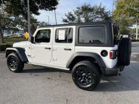 Used 2022 Jeep Wrangler Unlimited Sport image 3