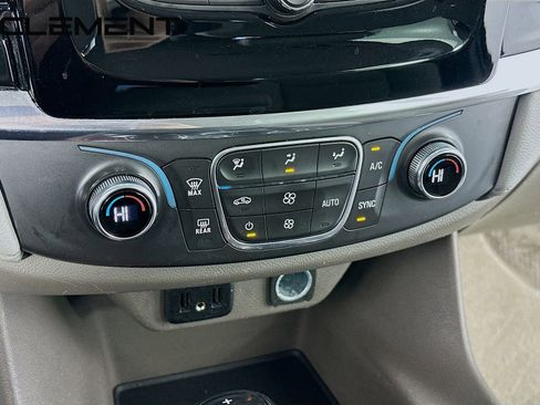 Used 2020 Chevrolet Traverse LT FWD image 22
