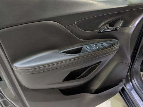 Used 2018 Buick Encore Essence image 11
