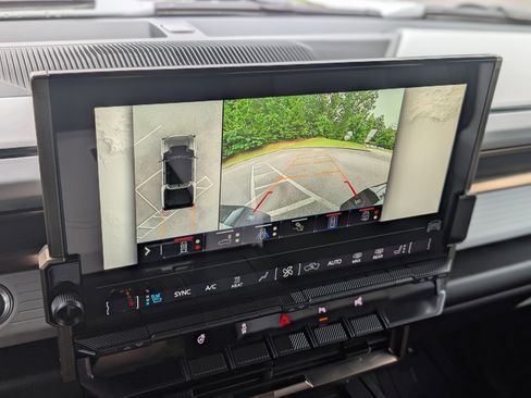 Used 2025 GMC Hummer EV 2X w/ LPO, Sport Package AWD/4WD image 28