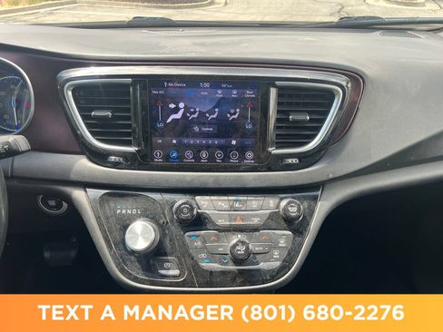 Used 2019 Chrysler Pacifica Touring-L FWD image 20