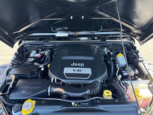 Used 2018 Jeep Wrangler Sport AWD/4WD image 17