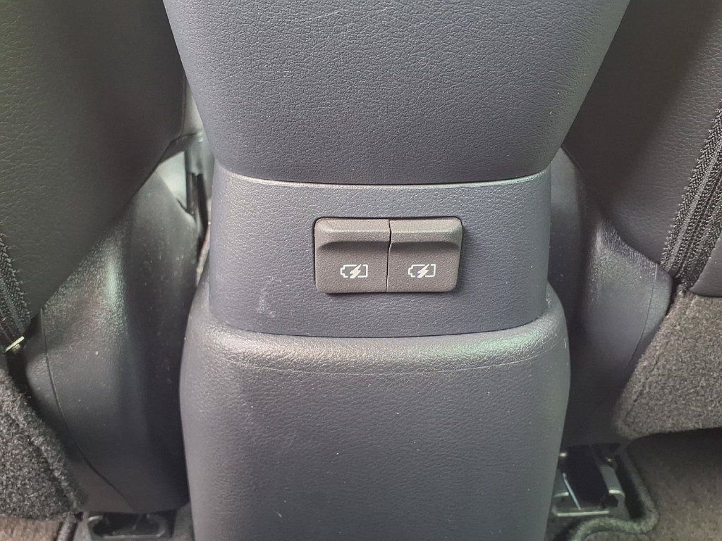 Used 2020 Nissan Kicks SR w/ SR Premium Package FWD image 18